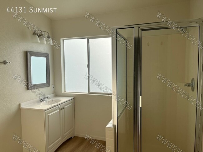 Building Photo - 44131 Sunmist-