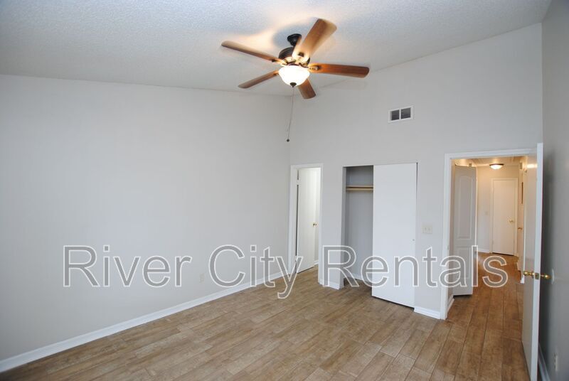 Building Photo - 2443 N Seabury Pl