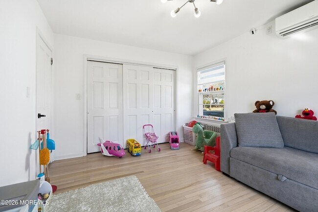 Building Photo - 227 Chatham Ave