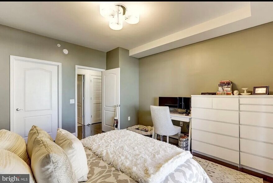 Building Photo - 525 N Fayette St