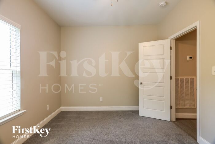 Building Photo - 165 Whispering Way