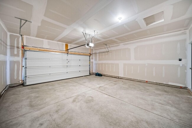 Building Photo - 511 Darliene Dr