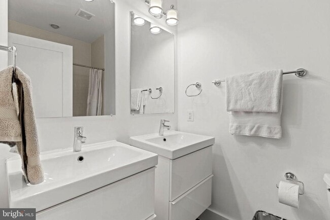 Building Photo - 1928 First St NE