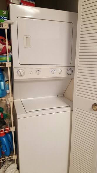 Building Photo - 2445 SW 18th Ter