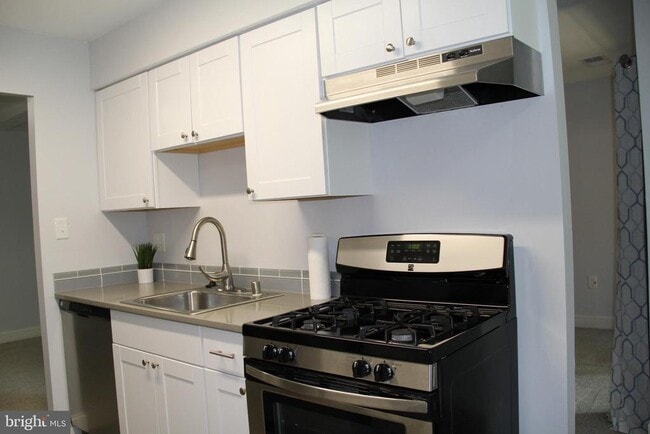 Building Photo - 3360 Woodburn Rd