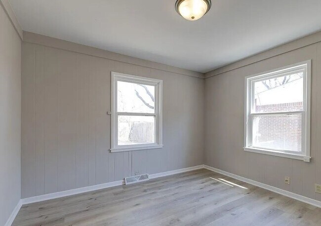 Building Photo - 1222 E Del Mar St