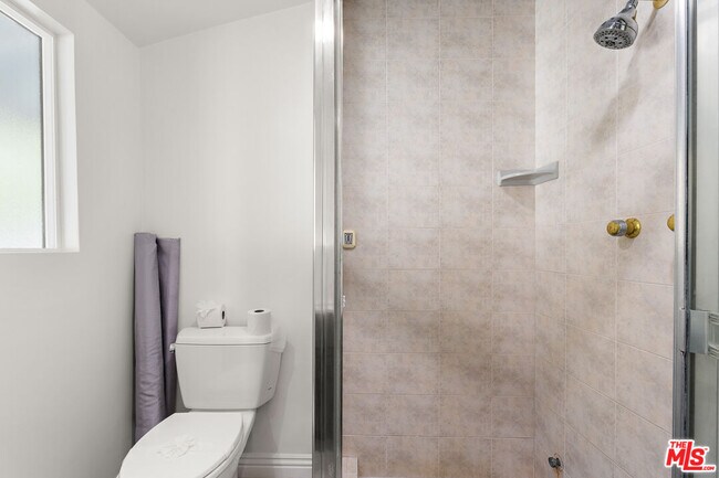 Building Photo - 3761 Sheridge Dr