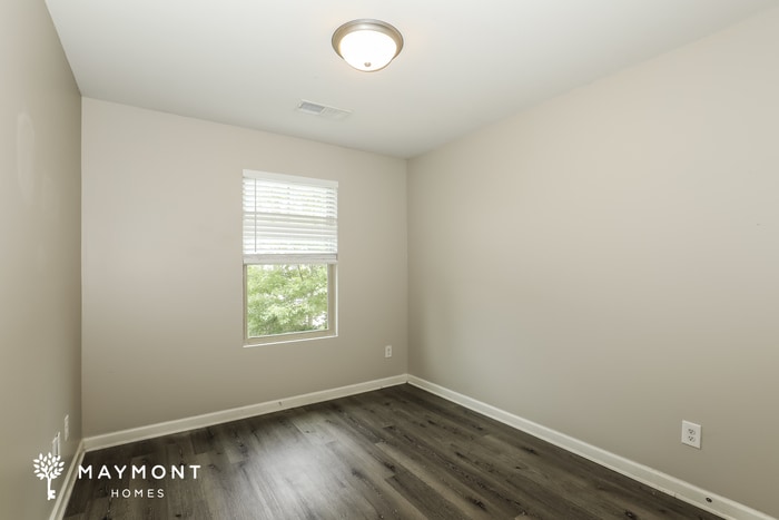 Building Photo - 1585 Iris Walk