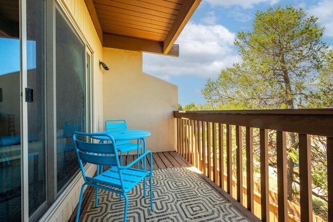 Building Photo - Fully Furnished 2 Bedroom Available Now!