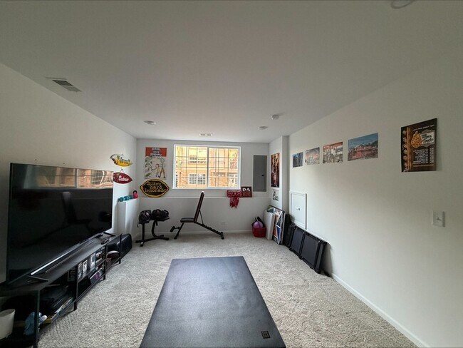 Building Photo - 235 Regency Ct