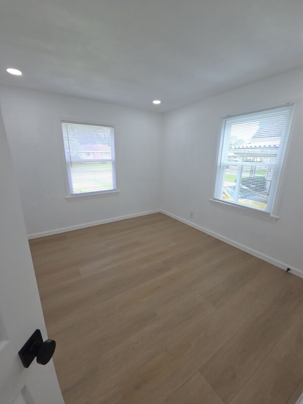 Building Photo - 509 N Rosedale Ave