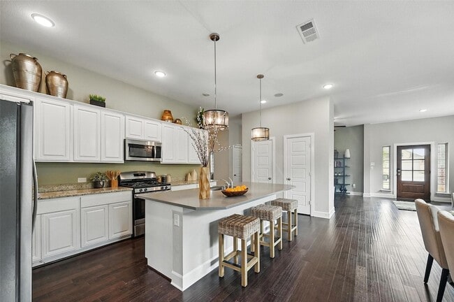 Building Photo - 1605 Cedar Crest Dr