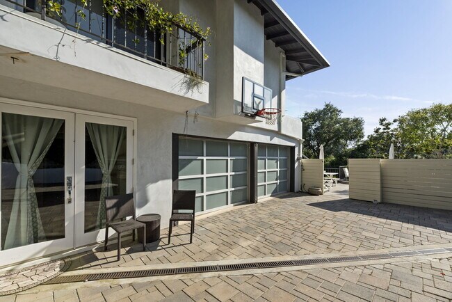 Building Photo - 641 Walther Way