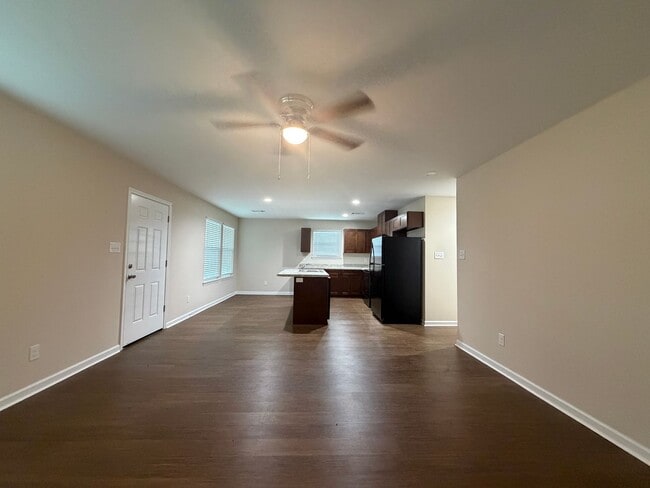 Building Photo - New Home! 4/2!