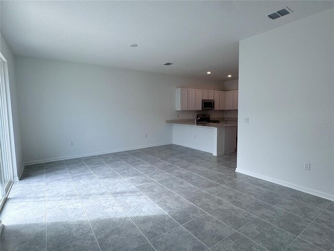 Building Photo - 2494 Skyline Lp