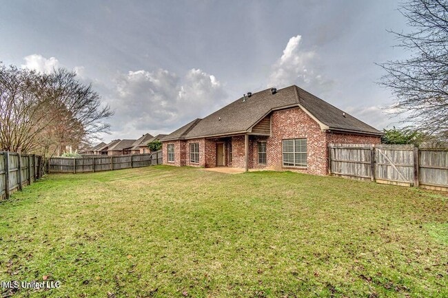 Building Photo - 401 Ash Tree Ln