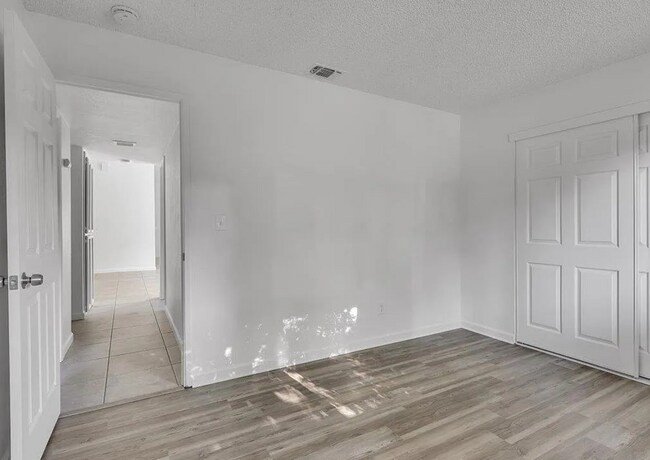 Building Photo - Beautiful 3/2 duplex in Citrus Heights!