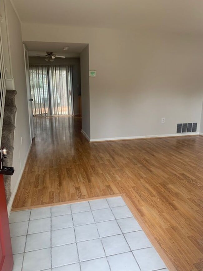 Building Photo - 3 Bedroom Townhome - Glen Burnie