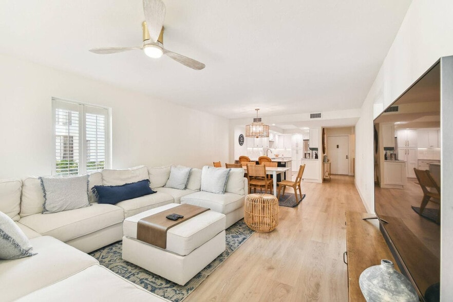 Building Photo - 5055 Gulf of Mexico Dr