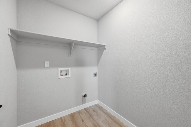 Building Photo - $2,340.95, 3 bed, 2.5 bath located in Colorado Springs with a fenced back yard