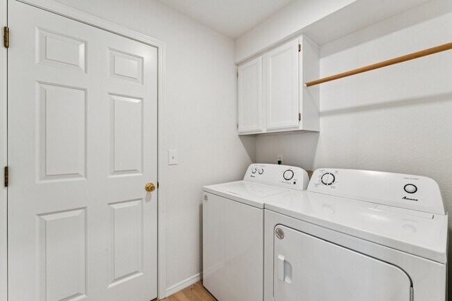 Building Photo - 5360 N Noble Fir Ave