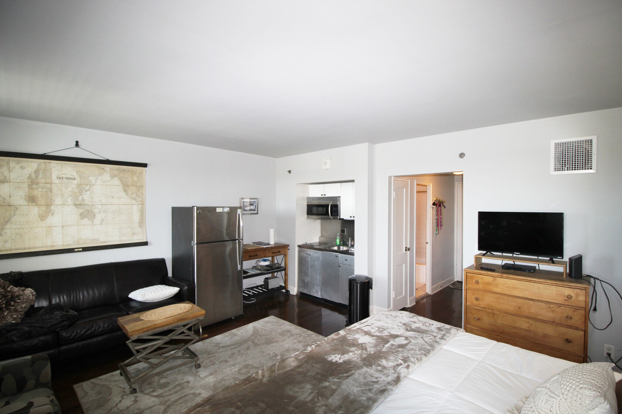 Building Photo - 1205 Saint Charles Ave