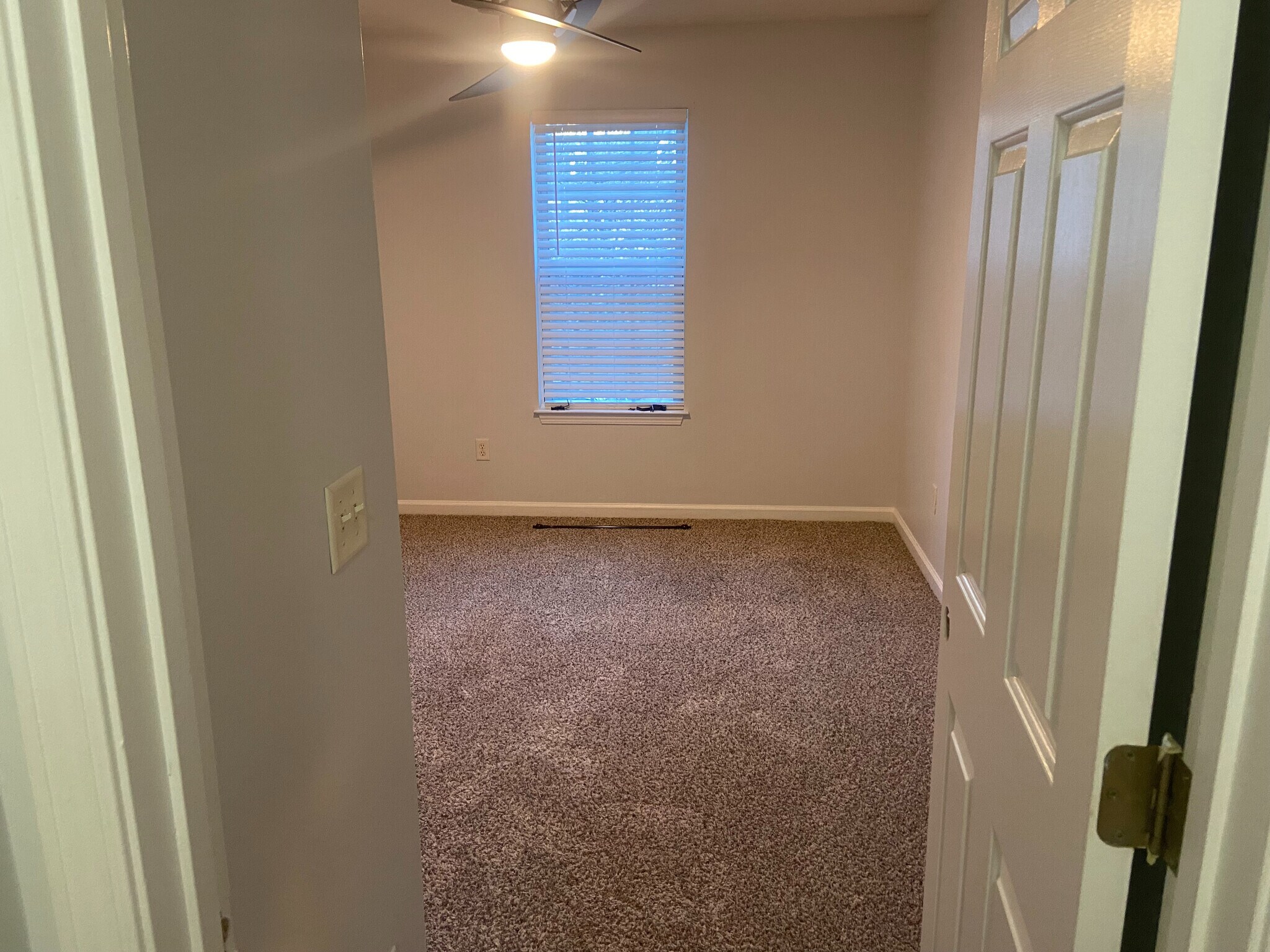 Building Photo - Room in Townhome on Waverly Hills Dr