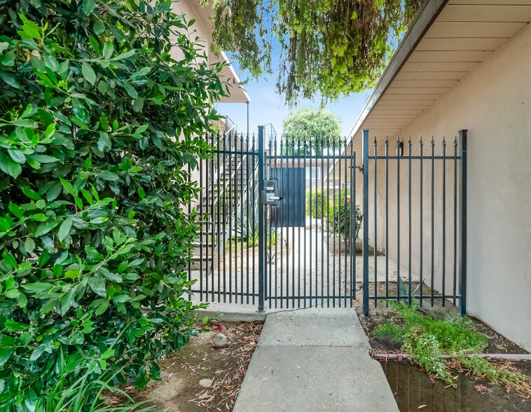 Building Photo - 718 N Floral St