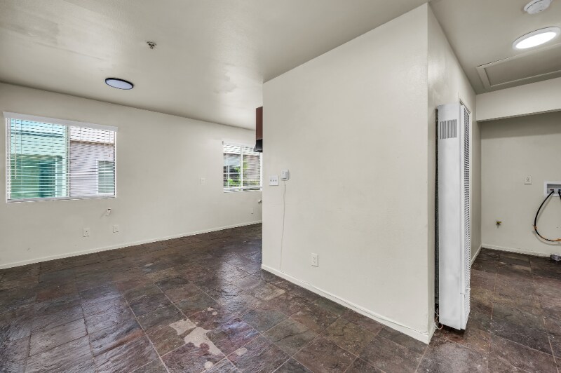 Building Photo - 5243 Huntington Dr N