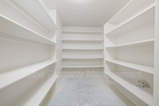 Building Photo - 4016 S Sunrise Dr