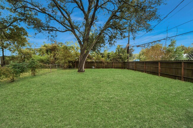 Building Photo - 6817 Anderson St