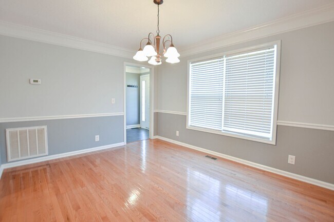 Building Photo - Pet Friendly Three Bedroom with Bonus!