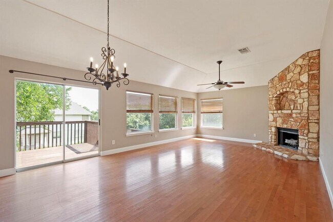 Building Photo - 1806 Rosenborough Ln N