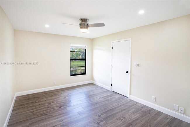 Building Photo - 9431 Boca Cove Cir