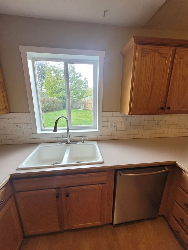 Building Photo - Charming and Spacious 3BB/2.5BA home for rent!  AVAILABLE NOW