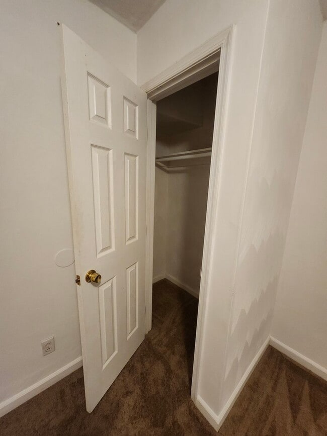 Building Photo - 2 Bedroom 1 Bathroom Single Family home