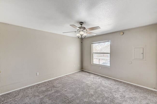 Building Photo - Spacious 2-Bed Condo with Balcony in Gated...