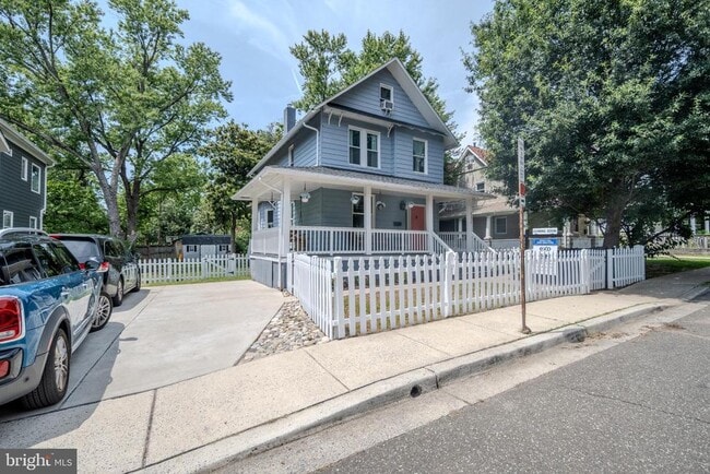 Building Photo - 5204 42nd Ave