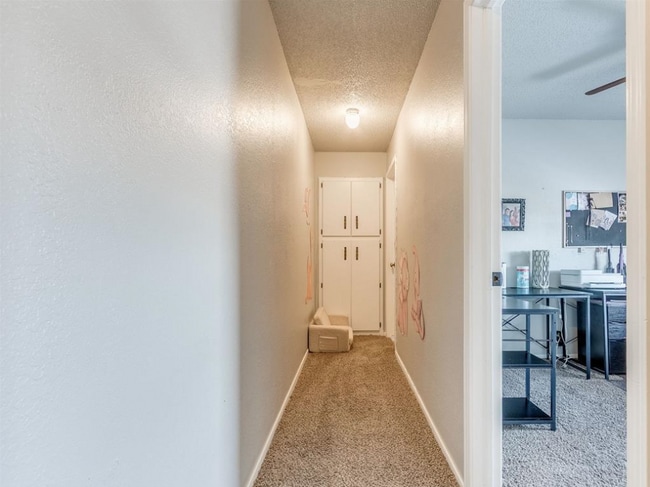 Building Photo - 6916 Woodlake Dr