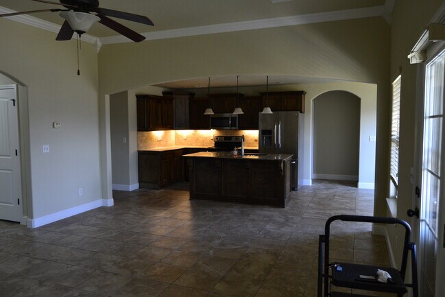 Building Photo - 1700 Been Rd