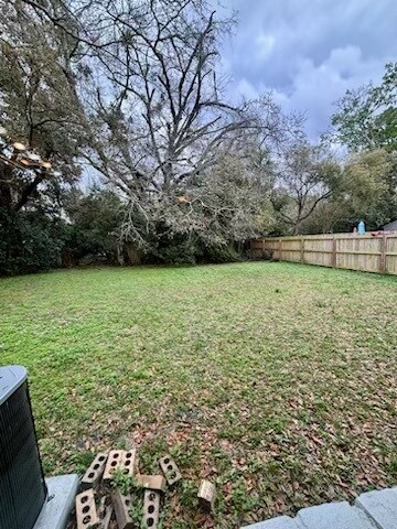 Building Photo - 10235 Elmhurst Dr