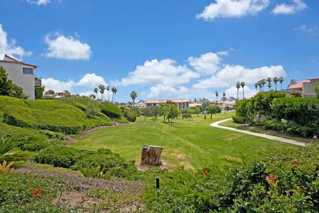 Building Photo - Luxury Home with Ocean Views