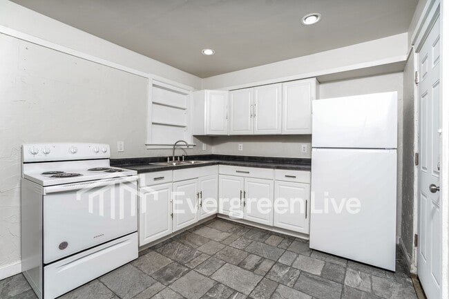 Building Photo - 5125 W Stark St