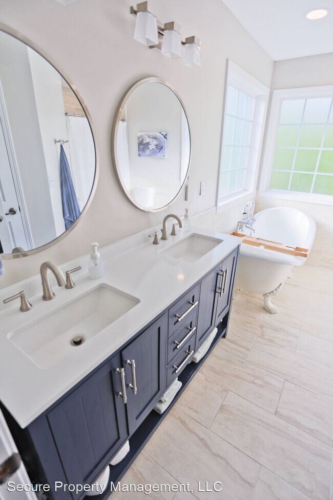 Building Photo - 3 br, 2.5 bath House - 636 Winding Bluff Way