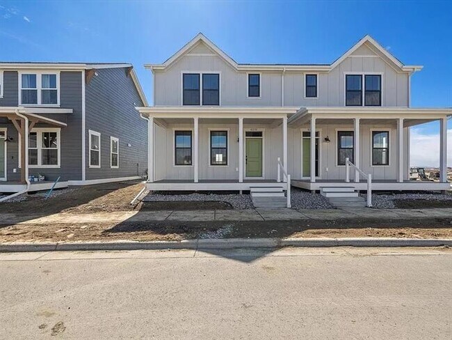Building Photo - Exquisite Home
