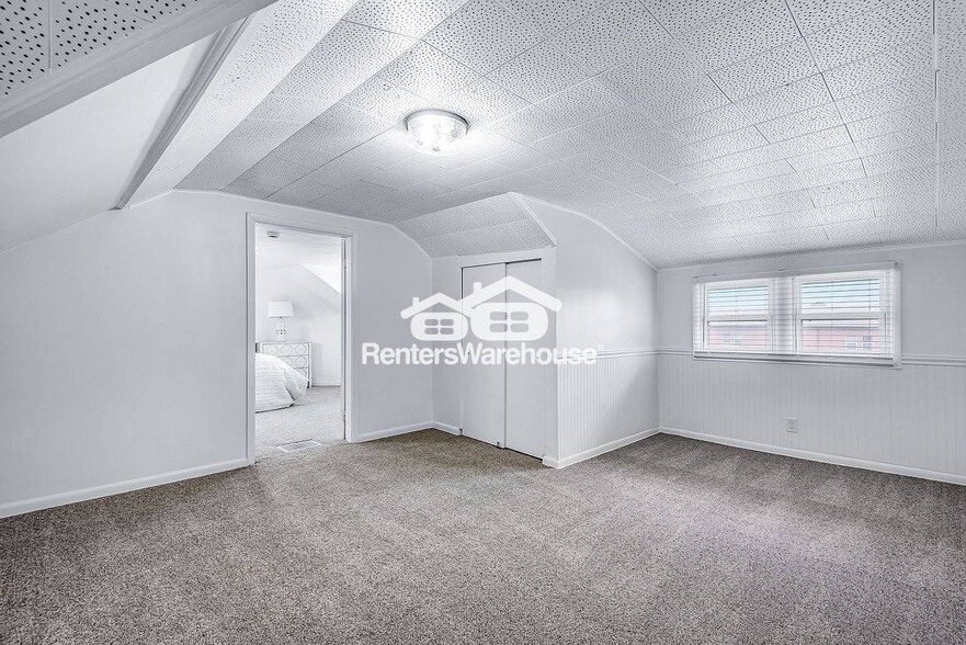 Building Photo - 1478 S University Blvd