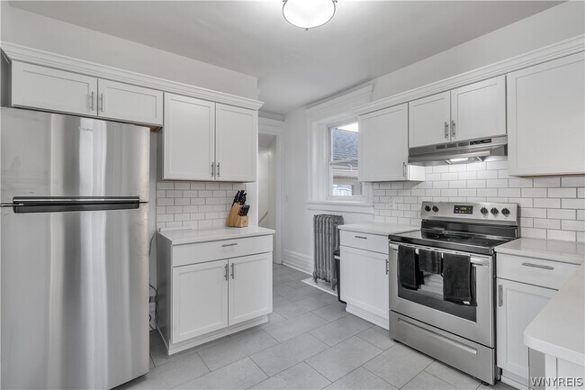 Building Photo - 617 Niagara St