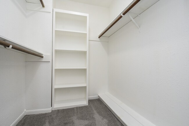 Building Photo - 15814 Winding Moss Dr