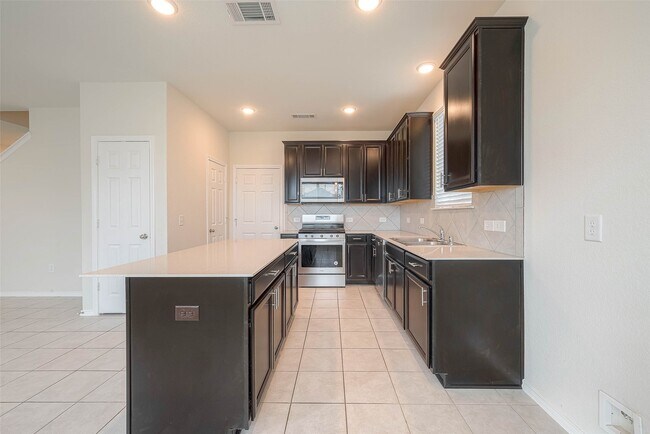 Building Photo - 25635 Royal Catchfly Rd