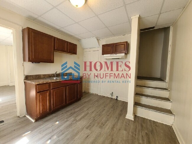 Building Photo - Three Bedroom | Two Bath House